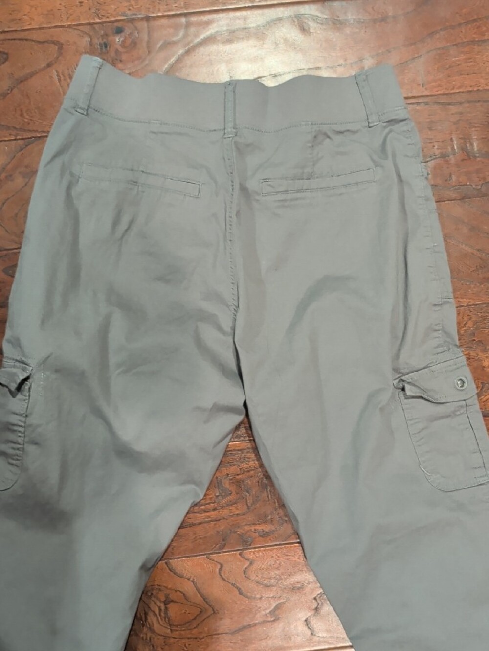Lee Women's Light Gray Cropped Cargo Capris - Picture 7 of 7